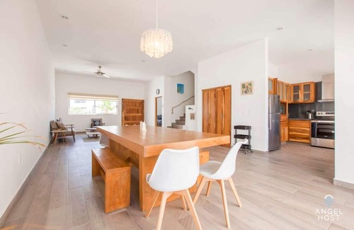 La Paz Casa | Rooftop Oceanview, Pool, Gym & Minutes to Beach
