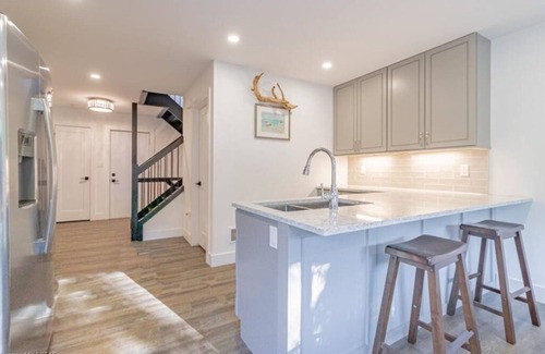 Grand Bend Cabaña | Rooftop patio Hot Tub/ 2 BBQ/ firepit/Full Games room/7 Beds/5 floors