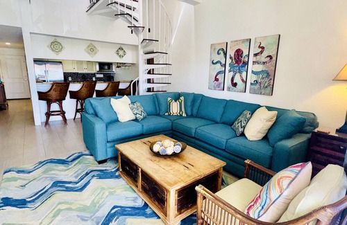 Nazareth Condominio | ROOFTOP PATIO! Updated, Spacious 3 Bdrm, plus TENNIS!