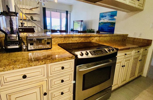 Nazareth Condominio | ROOFTOP PATIO! Updated, Spacious 3 Bdrm, plus TENNIS!