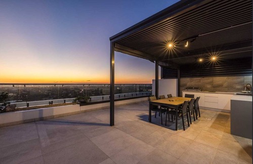 Eastgardens Apartamento | Rooftop Penthouse - panoramic views of a golf course, city skyline & Botany Bay