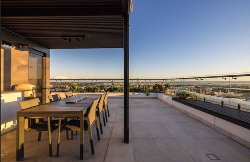 Eastgardens Apartamento | Rooftop Penthouse - panoramic views of a golf course, city skyline & Botany Bay