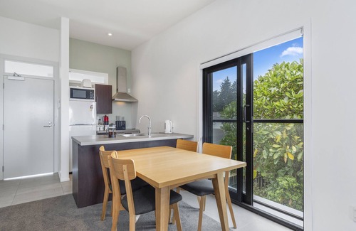 Mount Maunganui Cabaña | Retiro en la azotea - Mount Maunganui Holiday Home