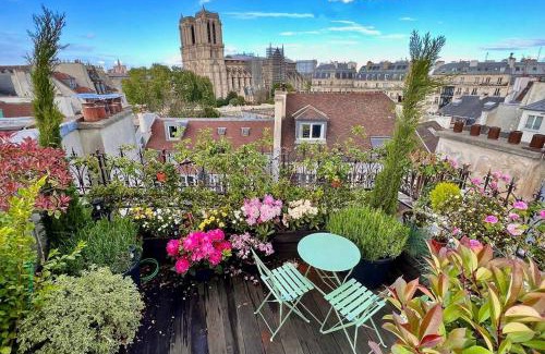 Sorbonne Apartamento | Rooftop Triplex with Garden at Notre Dame