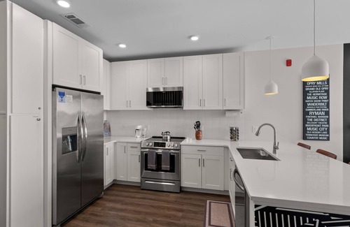 Rolling Mill Hill Condominio | Rooftop Views, Downtown, Gym, Best Restaurants, In Nashville Close to Cordelle