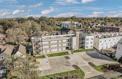 Talbot's Corner Apartamento | Rooftop Views Stylish Decor Nash Downtown Access