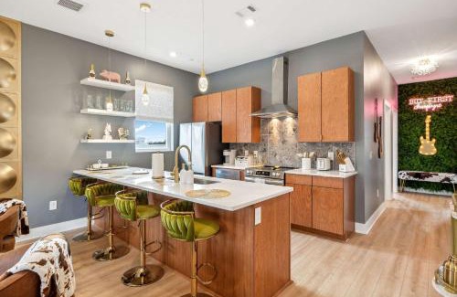 Talbot's Corner Apartamento | Rooftop Views Stylish Decor Nash Downtown Access