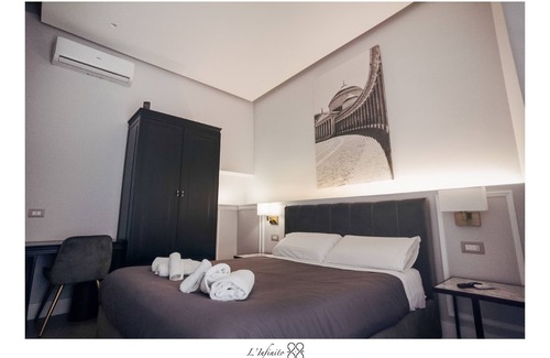 Quartieri Spagnoli Cama Y Desayuno | Room 1 - King Superior with balcony