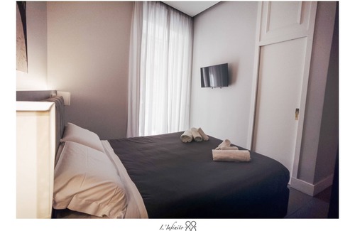 Quartieri Spagnoli Cama Y Desayuno | Room 1 - King Superior with balcony