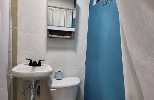 Pachuca Casa | Room "1" Private bathroom, silver z fence