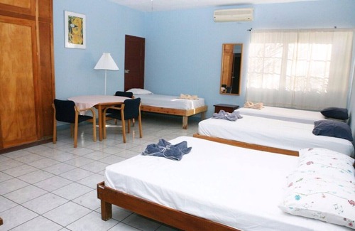 Managua Cama Y Desayuno | HABITACION 2-B - 4 CAMAS INDIVIDUALES