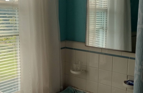Oaks Casa | ROOM 2 PRIVATE BATH (FURNISHED)
