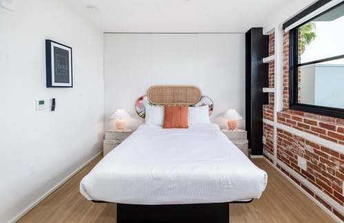 Townsite Hotel | The Brick | 202 | Oceanside Boutique Hotel