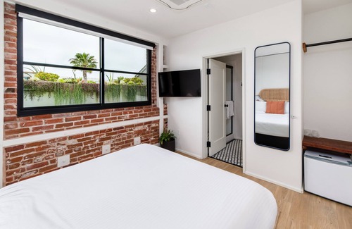 Townsite Hotel | The Brick | 202 | Oceanside Boutique Hotel
