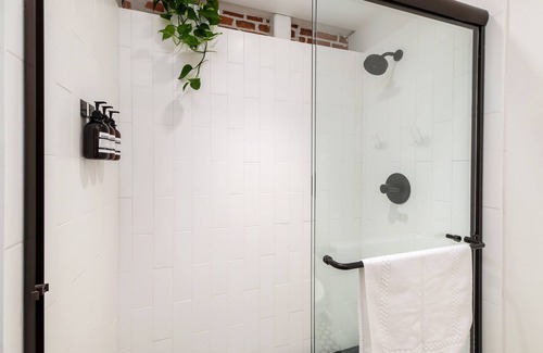 Townsite Hotel | The Brick | 202 | Oceanside Boutique Hotel