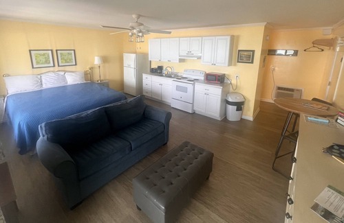 Topsail Beach Hotel | Room #306 Efficiency King w/Kitchen Dog Y