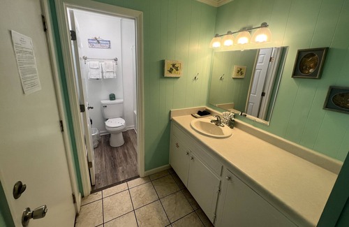 Topsail Beach Hotel | Room#309 Standard 2 Queen Beds Pets Yes