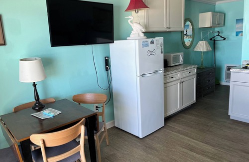 Topsail Beach Hotel | Room #313 Mini Efficiency 2 Double Pets Yes