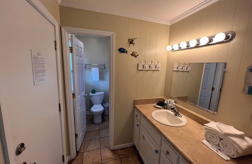 Topsail Beach Hotel | Room #315 Standard 1 King Bed Pets Yes