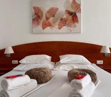 Kampor Cama Y Desayuno | 'ROOM 6' - breakfast included