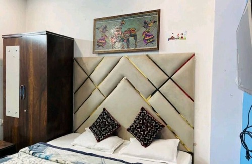 The Mall Road Hotel | Room 6 - Hill view Doon view city view