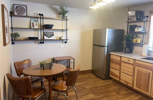 Eagle Nest Cabina | Room 7: Cozy Nest 15 Minutes from Red River/ Angel Fire