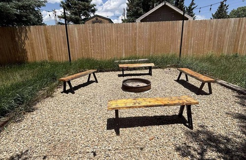 Eagle Nest Cabina | Room 9: Fisherman's Bunk - 15 minutes from Red River/Angel Fire