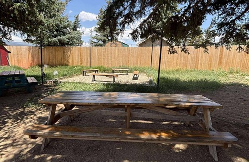 Eagle Nest Cabina | Room 9: Fisherman's Bunk - 15 minutes from Red River/Angel Fire