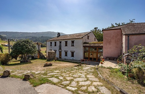 Mondonedo Apartamento | Room A Aira Vella in Mondoñedo with shared garden and Wi-Fi