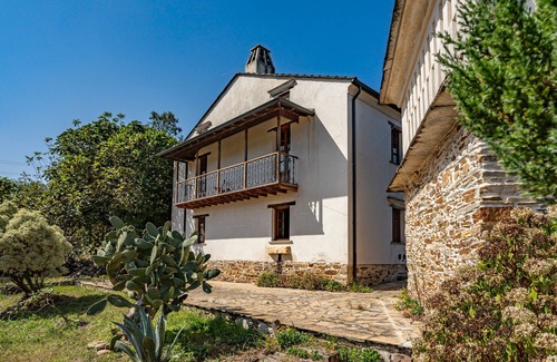 Mondonedo Apartamento | Room A Aira Vella in Mondoñedo with shared garden and Wi-Fi
