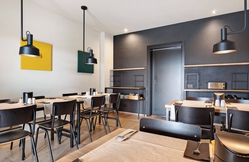 Sona Apartamento | Habitación 'Agr Casa Pezzo Camera Tripla 2' con piscina compartida, Wi-Fi y aire acondicionado.
