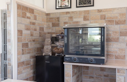 Polignano a Mare Apartamento | Habitación 'Alba Rossa' con piscina compartida, Wi-Fi y aire acondicionado