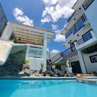 Legazpi Complejo | Room at Arthur Resort