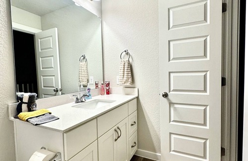 Elgin Casa | Room Available