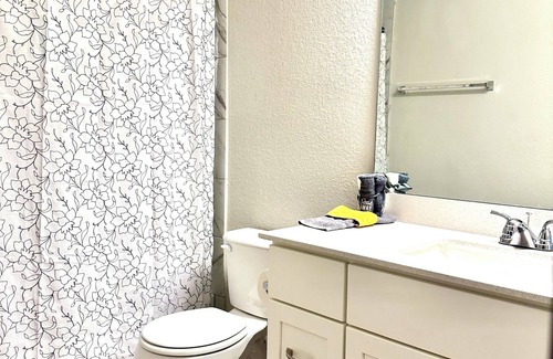Elgin Casa | Room Available