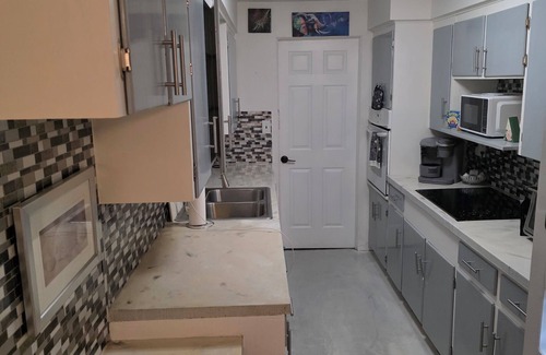 Sarasota Casa | Room & bathroom in beautiful downtown near siesta key& lido beach!