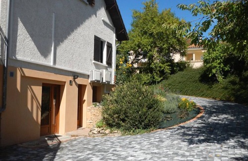 Meyrie Cama Y Desayuno | Vrbo Property