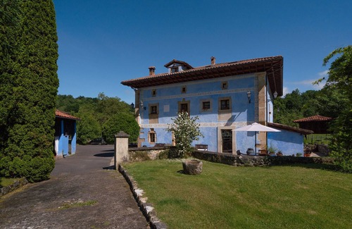 Santianes de Ola Apartamento | Habitación 'Carbayu' con vistas a la montaña, jardín compartido y Wi-Fi