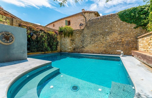 Collias Apartamento | Habitación 'Chambre 10' con piscina compartida, Wi-Fi y aire acondicionado