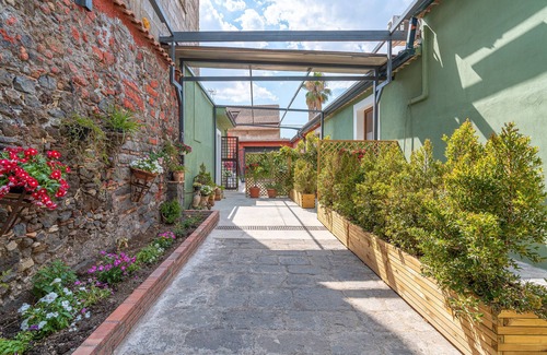 Santa Maria di Licodia Apartamento | Room 'Civico 46 - Yellow' with Shared Terrace, Wi-Fi and Air Conditioning