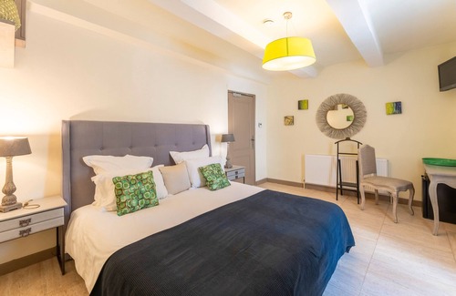 Saint-Andiol Apartamento | Room 'Corilla' with Shared Garden, Wi-Fi and Air Conditioning