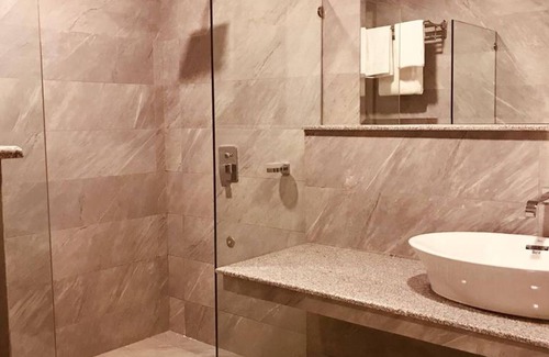 F-7 Sector Casa | Room-cozy Guest Room F-7 Markaz Islamaba