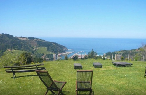 Deba Apartamento | Room 'Doble 5' with Mountain View, Private Garden and Wi-Fi