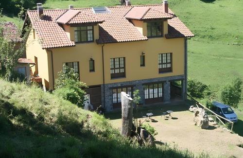 Gamonedo Apartamento | Habitación 'El Cerezo' con piscina compartida, jardín compartido y Wi-Fi