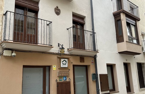 Lerin Apartamento | Habitación 'El Tordo' con vistas a la montaña, Wi-Fi y aire acondicionado.
