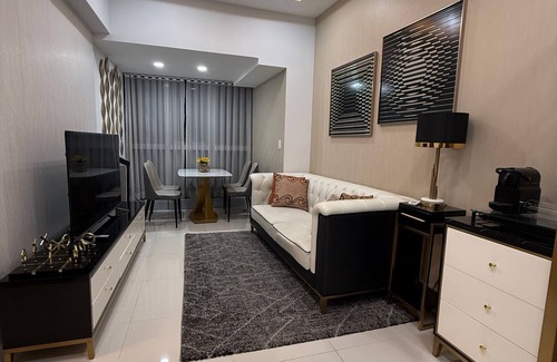 Bonifacio Global City Casa | Room-executive Suites 4 Bedroom Condo Up
