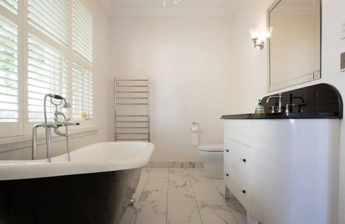 Kings Meadows Casa | Room For Everyone With A Pool And Wifi