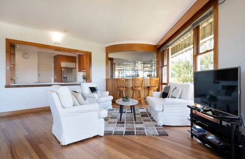 Kings Meadows Casa | Room For Everyone With A Pool And Wifi