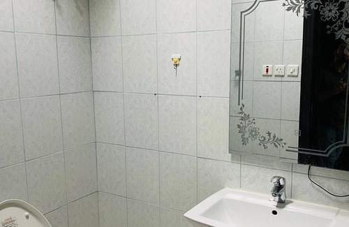 Riyadh Apartamento | Room for Rent 6 monthsnPrice 1800 per monthnSecurity 1000nOffice Fee 1000