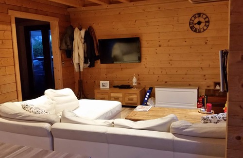 Maubray Casa | Se alquila habitación en una casa de madera.